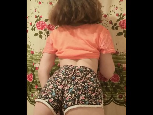 ❤️ Jovem sensual a despir os seus calções para a câmara Pornuts em nós ❌❤